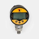 Manomètre digital D63 0-600 bar, affichage numérique, raccord 1/4″ pour contrôle pression sur banc d’essai hydraulique, surveillance pompe de process industriel, instrumentation maintenance atelier mobile, test circuit agricole